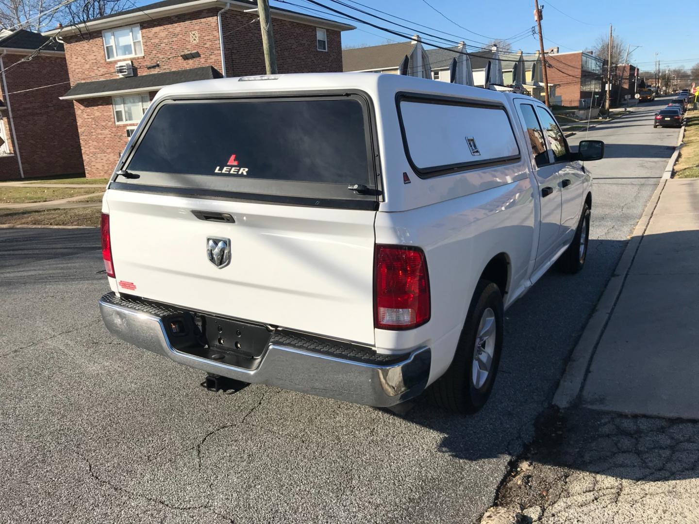 2017 White /Gray RAM 1500 1500 (1C6RR6FG4HS) with an 3.6 V6 engine, Automatic transmission, located at 577 Chester Pike, Prospect Park, PA, 19076, (610) 237-1015, 39.886154, -75.302338 - Photo#4